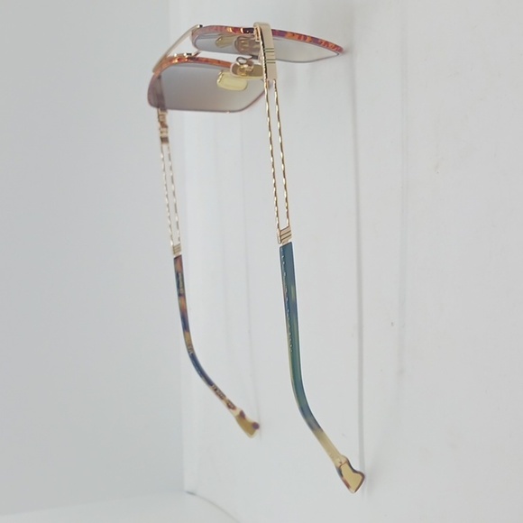 NWOT COCO AND BREEZY SUNGLASSES MANIFEST 101